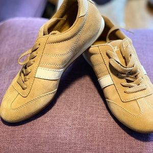 Women’s Steve Madden sneakers